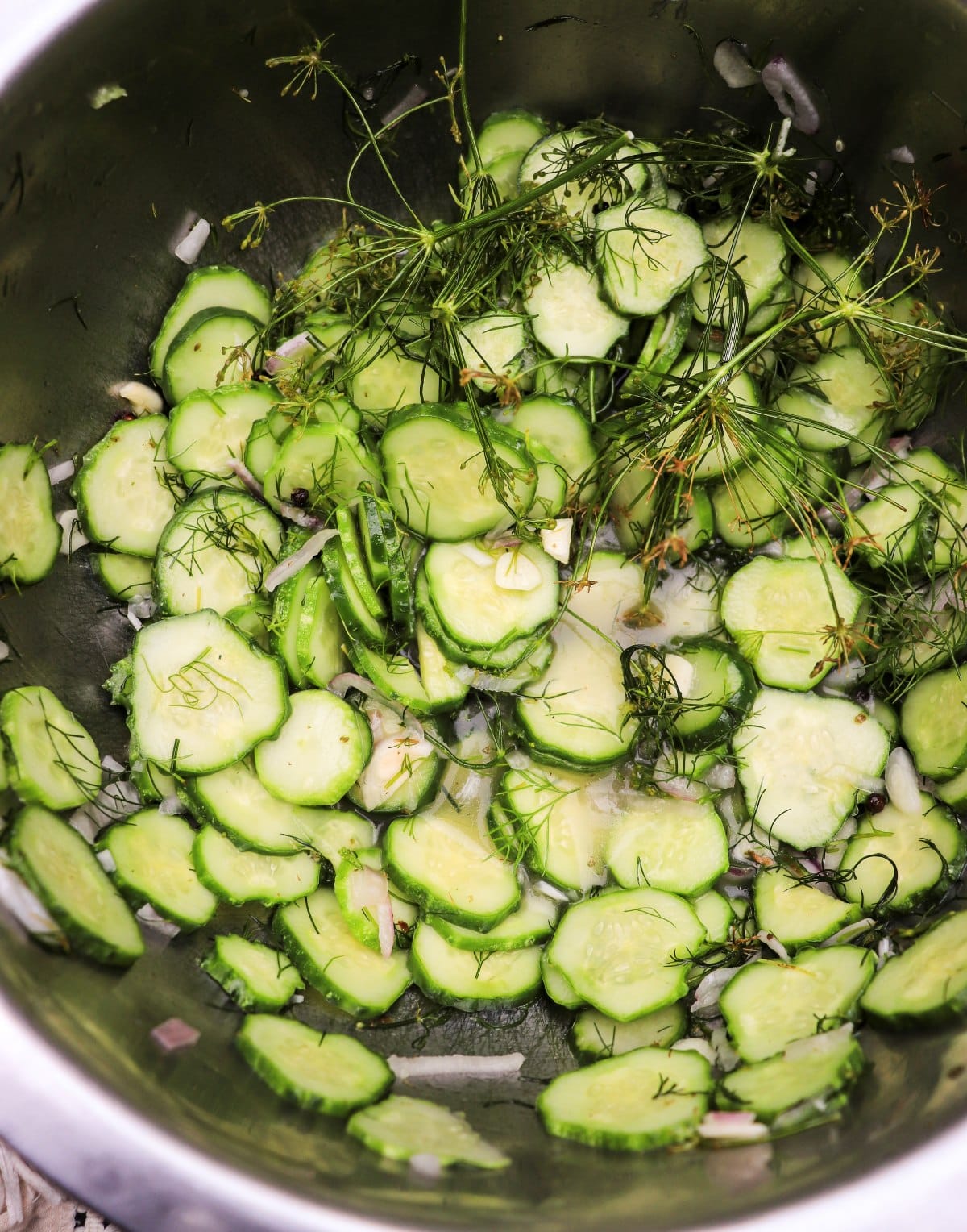 How to make refrigerator pickles (quick pickled cucumbers) *