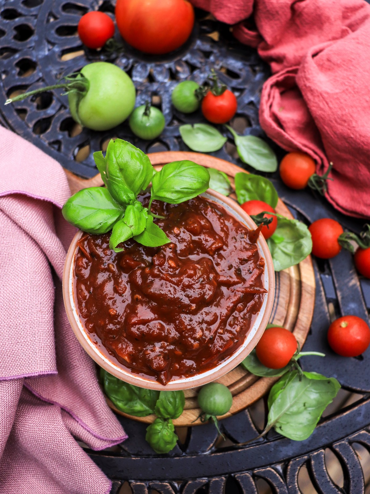 tomato jam with balsamic, garlic and oregano (tomato spread)