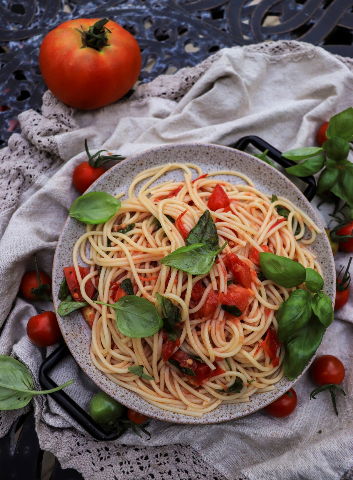 fresh tomato pasta with basil and olive oil