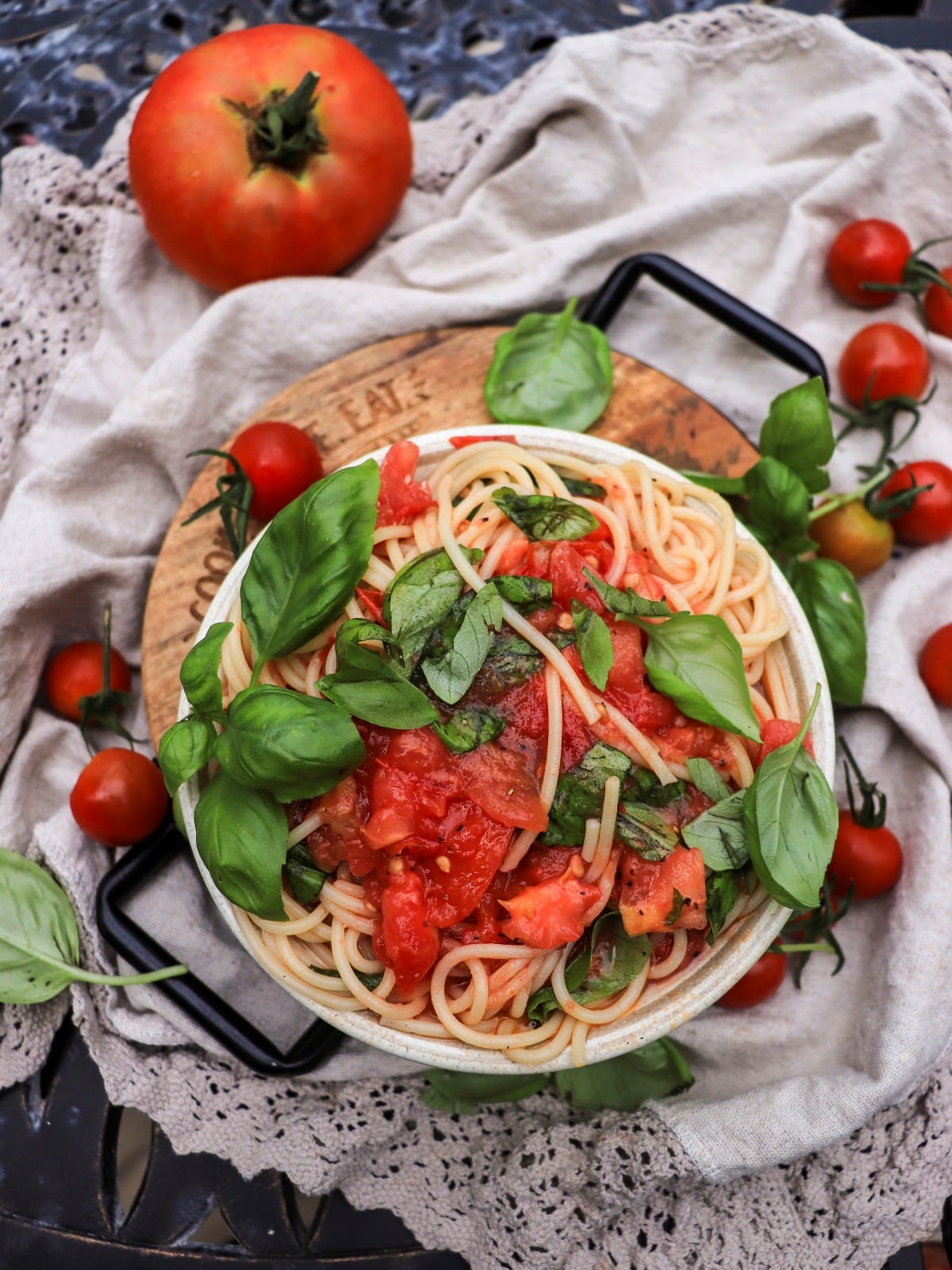fresh tomato basil pasta with olive oil