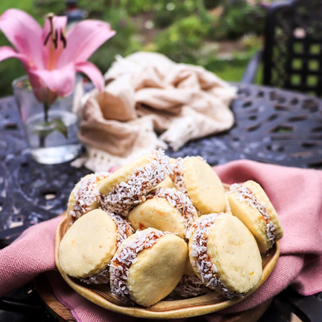 Alfajores de Maicena (Argentinian Dulce de Leche Cookies)