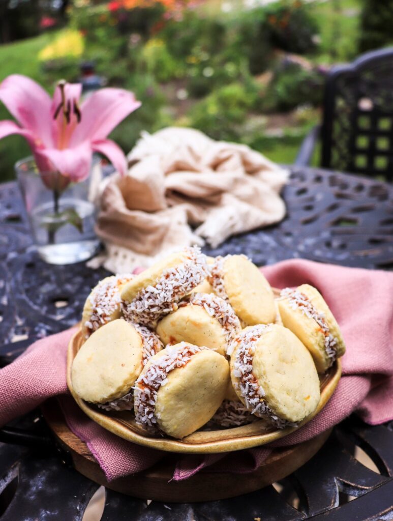 Alfajores de Maicena (Argentinian Dulce de Leche Cookies)