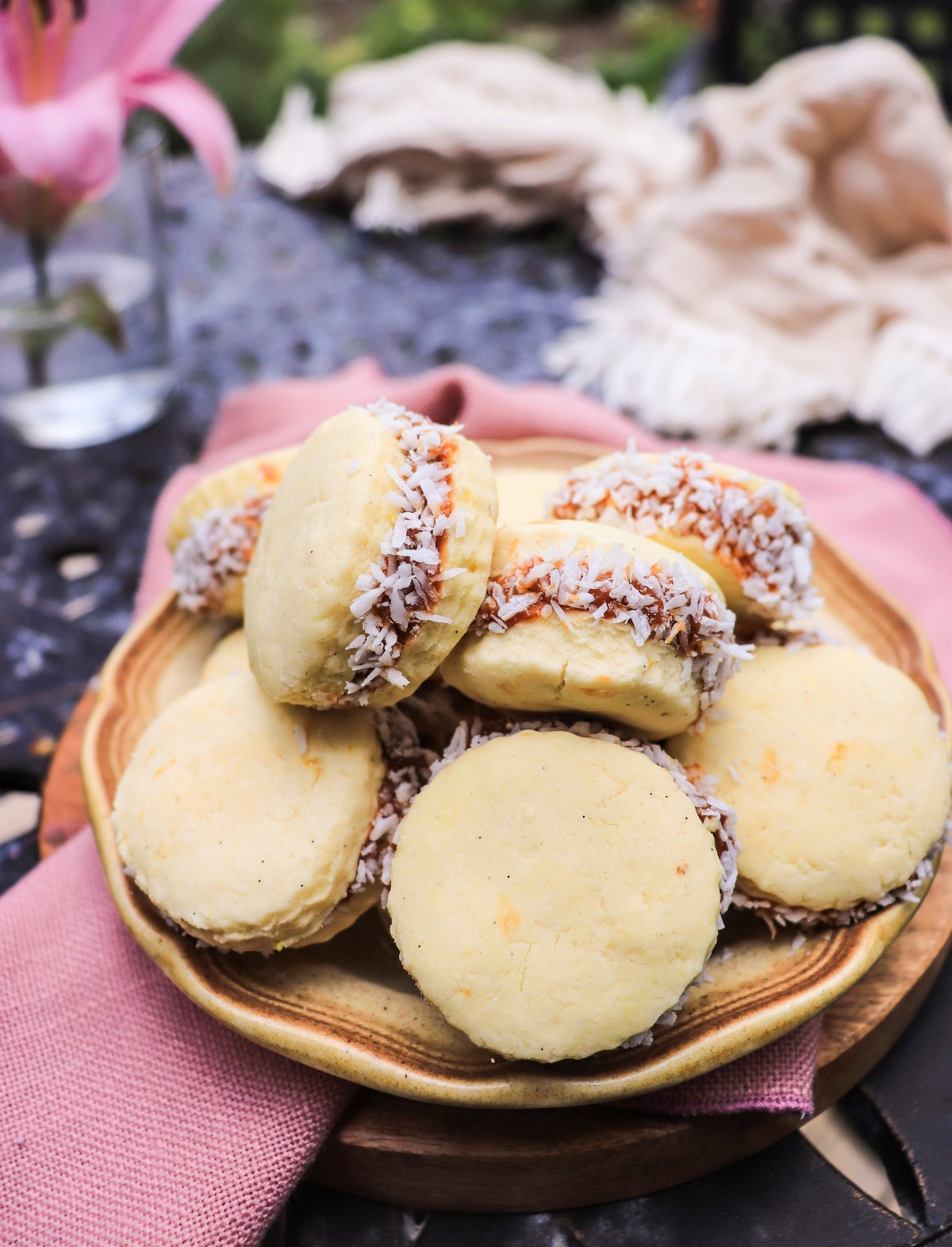 Argentinian alfajores - dulce de leche sandwich cookies recipe 