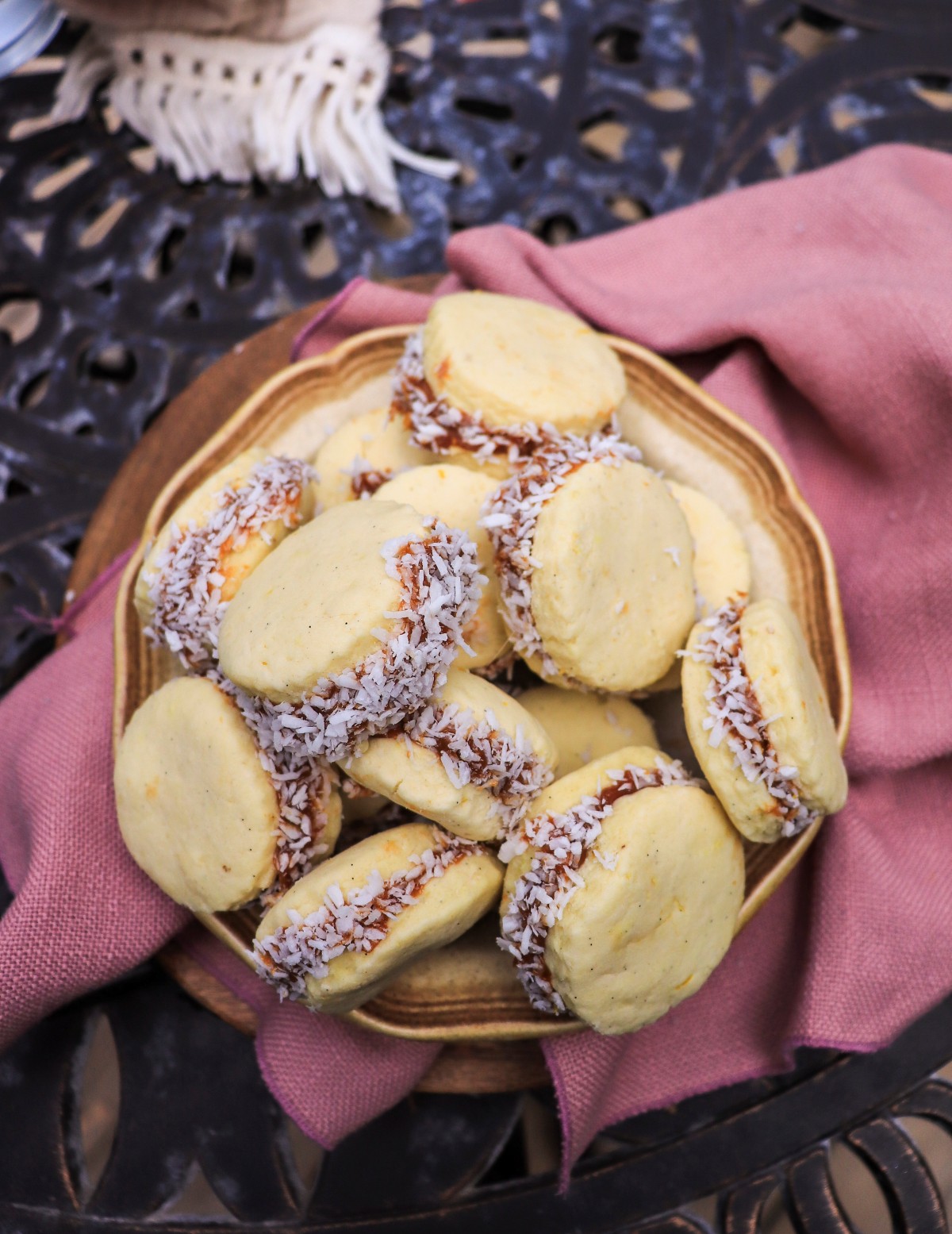 dulce de leche sandwich cookies