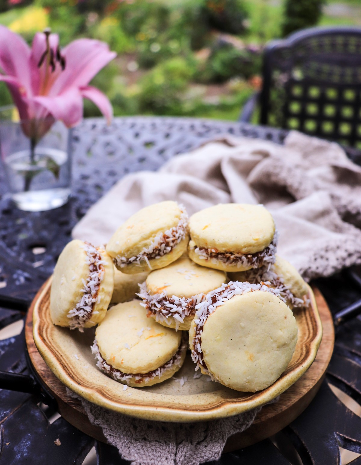 Argentinian alfajores - dulce de leche sandwich cookies recipe 