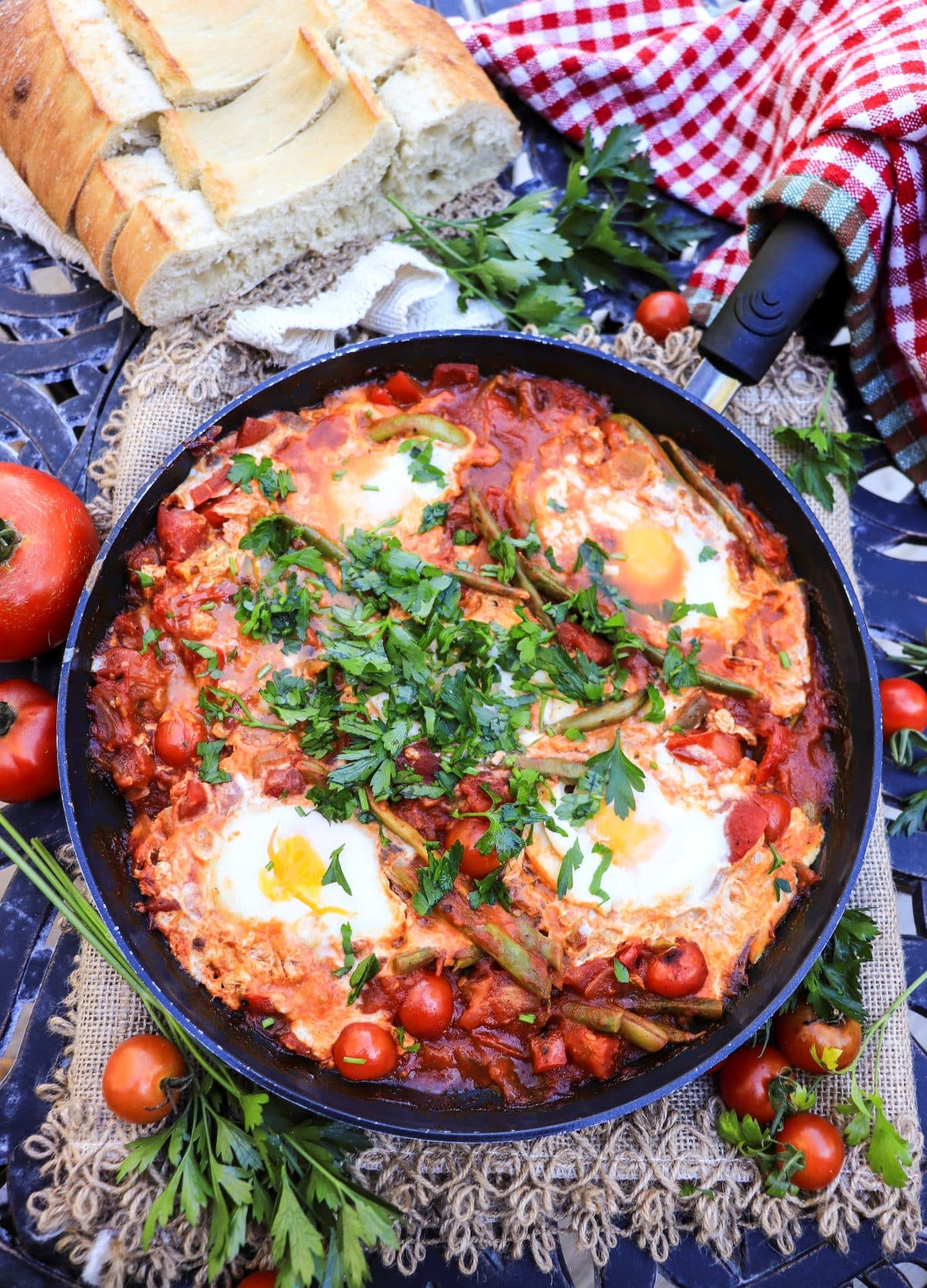 green bean and tomato shakshuka